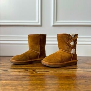 Koolaburra - style: Victoria - Brown Cozy kids Boots with bow detail